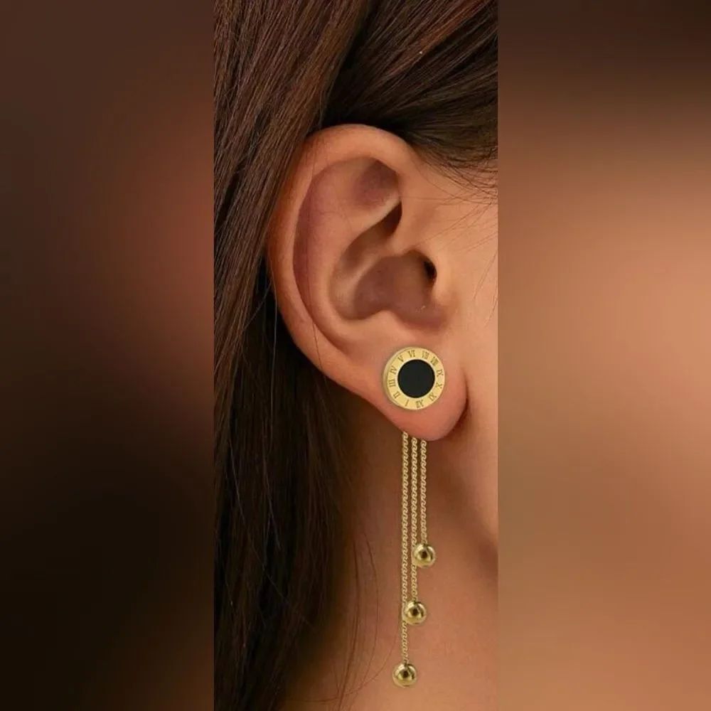 Elegant Gold and Black Dangle Earrings A837
